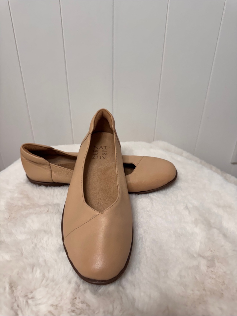 Naturalizer Women's Nude/Tan Leather Slip-On Flats